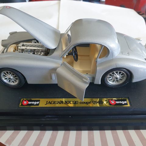 Jaguar XK120 coupé 1948 1:24