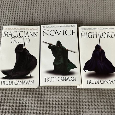 The Black Magician Trilogy av Trudi Canavan (3 engelske bøker)