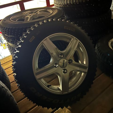 Pirelli Ishjul 15’’