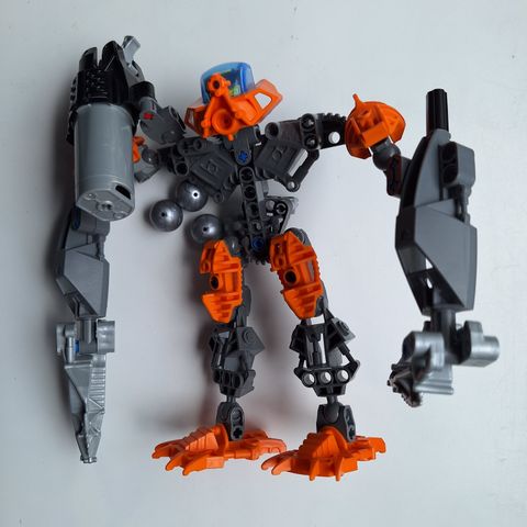 LEGO: Bionicle (8687) --- Phantoka