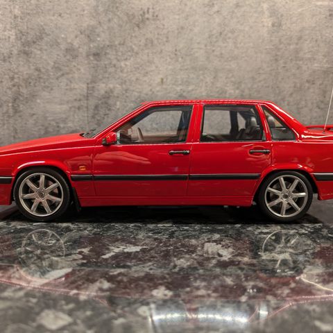 Volvo 850R - 1996 modell - rød lakkert - OttO Mobile (OT427) - Limited - 1:18