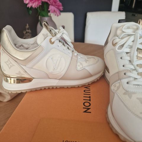 Louis vuitton run away sneaker