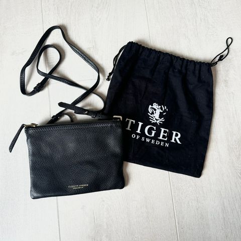 Tiger of Sweden clutch i svart skinn