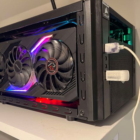 Gaming pc .RX 7900 XTX - AMD Ryzen 7 1700X - Kingston Kc3000 m2 2 TB SSD -