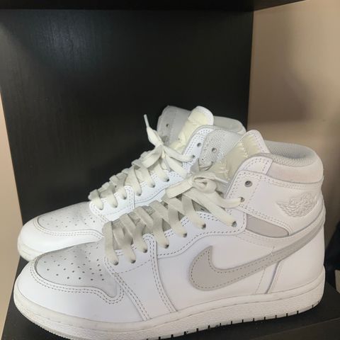 Air Jordan 1 Neutral Grey