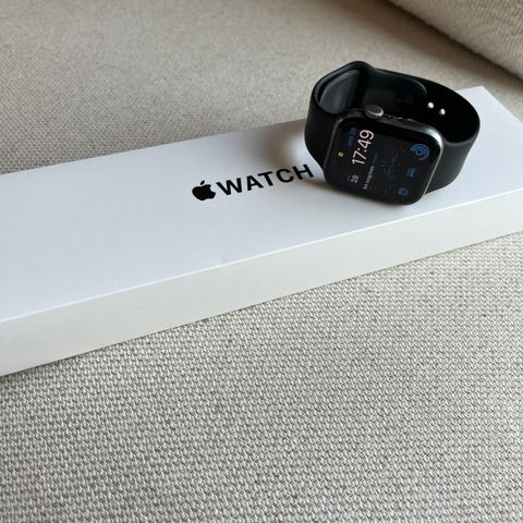 Apple watch SE 44mm space grey