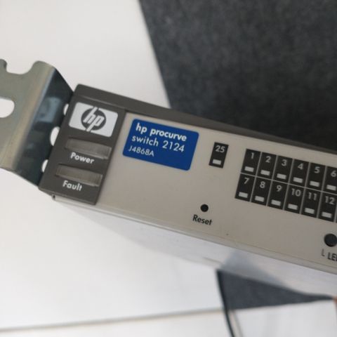 HP ProCurve Switch  2124 - Defekt, men Kan Ha Reservedelsverdi