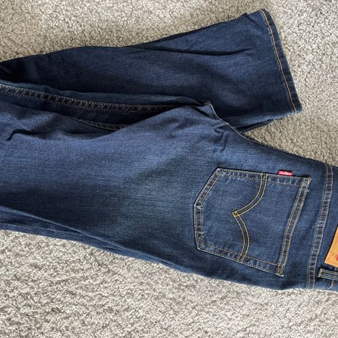 Ubrukt Levis jeans 512 Slim Taper str 16 år selges