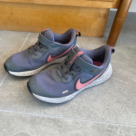 Nike joggesko str 33