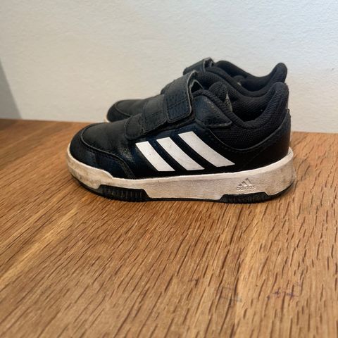 Adidas sko str 23