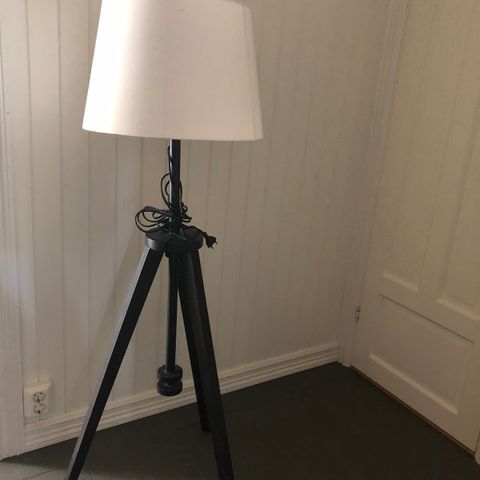 Sort IKEA Lauters stålampe