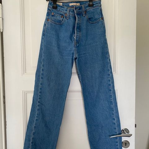 Levis Bukser