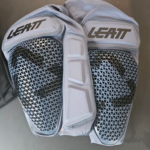 Leatt AirFlex Pro knebeskyttere