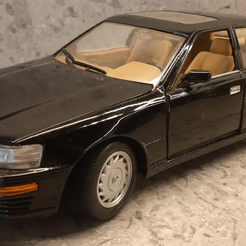 LEXUS LS400C  MODELLBIL I SKALA 1:18