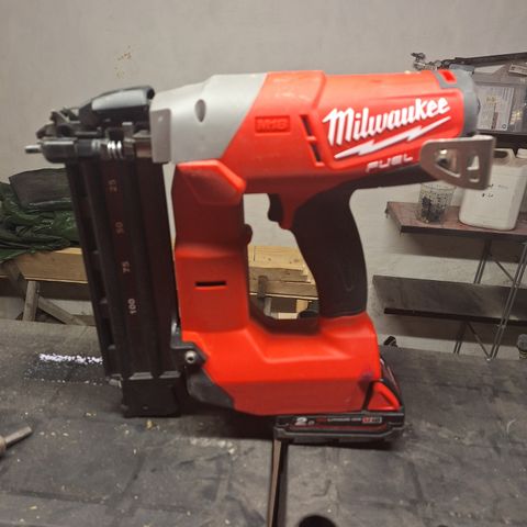 Milwaukee M18 dykkertpistol