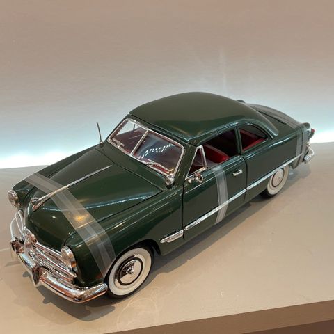 1:18 FORD BERLINE 1949