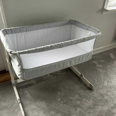 Pent brukt Titaniumbaby bedside crib