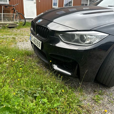 Bmw f80 m3 front fanger med en skade ( kan fikses )