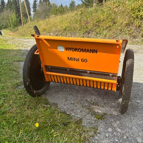 Strøvogn og tilhenger til hagetraktor