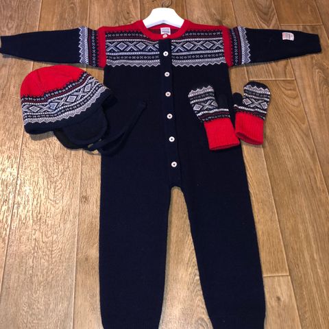 Marius sett str 86 i dress og 1-2 år i tilbehør😍