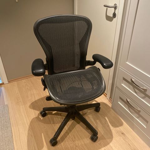 Herman Miller Aeron Size B