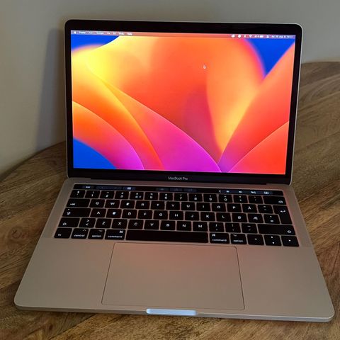 MacBook Pro 13'' (2017) 8GB w/Touch Bar