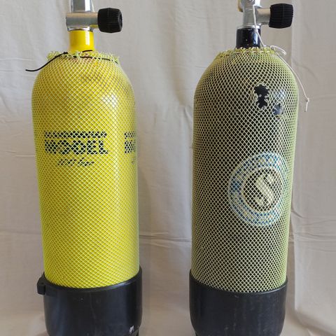 2 stål dykkeflasker, 10 L / 300 bar