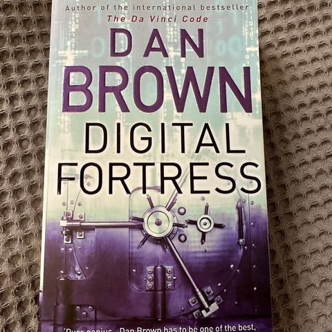 Digital Fortress av Dan Brown (engelsk)