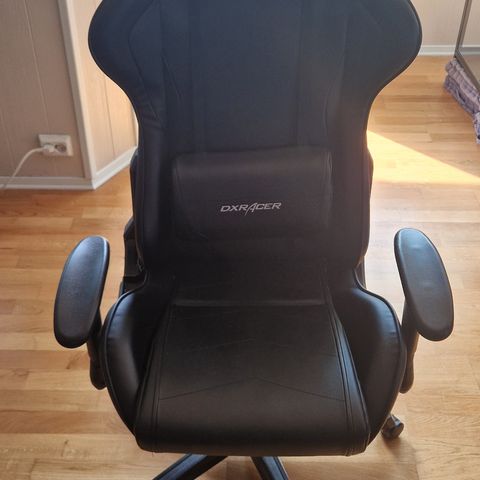 DXracer all black