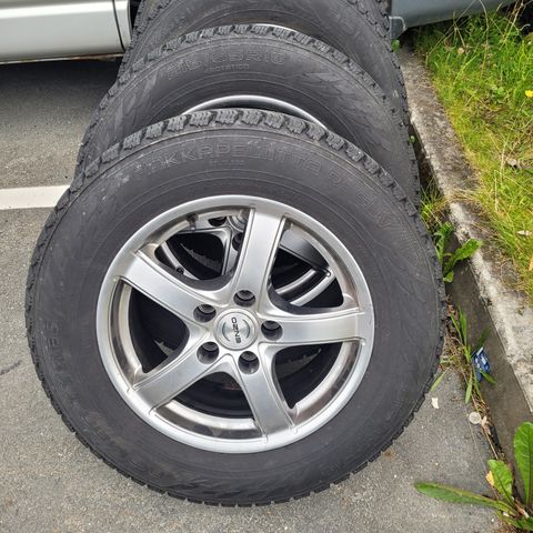 215-65-16 NOKIAN Vinterpiggfri dekk