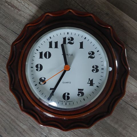 KIENZLE veggklokke / veggur i keramikk - vintage/retro