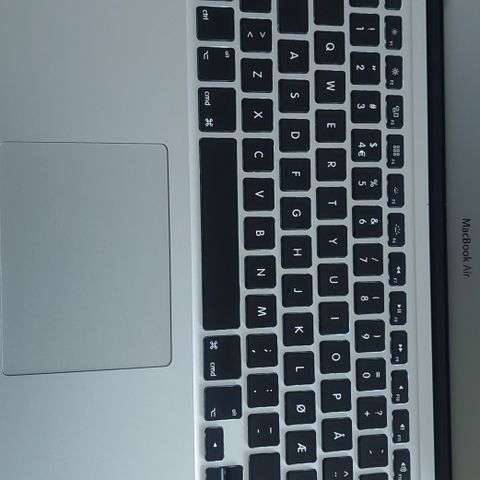 Macbook air 13 tommer i5 8 ram