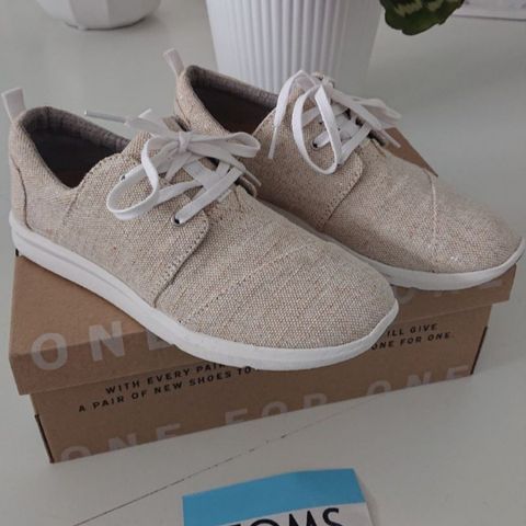 Toms sneakers