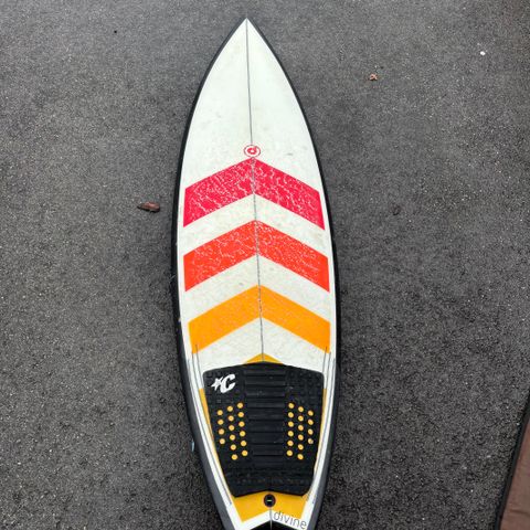 Lite brukt Divine Surfebrett 6’0 (30,9L)