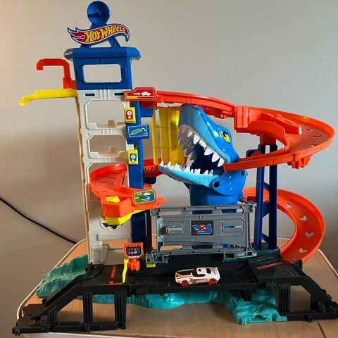 Hotwheels City Attacking shark