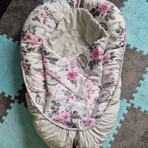 Baby swaddle/ babynest