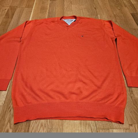 Tommy Hilfiger genser i XL (L) størrelse