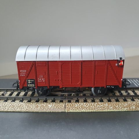 Märklin nr 4506 Lukket godsvogn med slepesko og lys til salgs