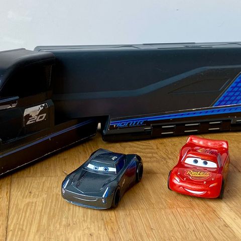 Disney Cars 3 Gale Beaufort lastebil med biler