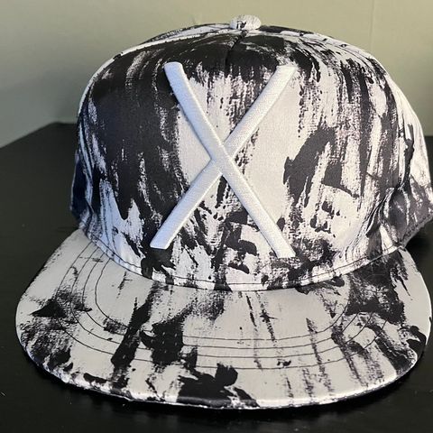 X SNAPBACK BLACK’n’WHITE