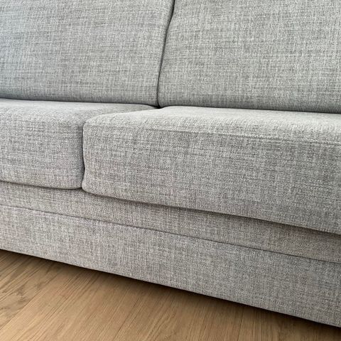 Sovesofa fra HOVDEN møbel med 140cm BEDinside.