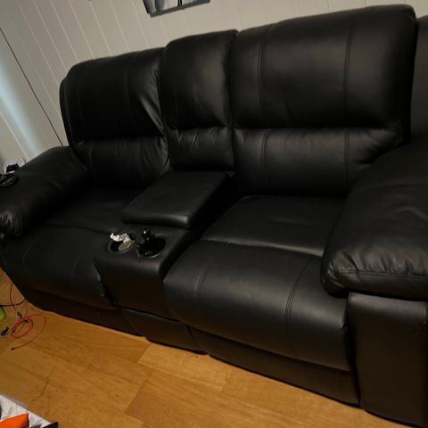 2-seters «kino» sofa i imitert skinn.