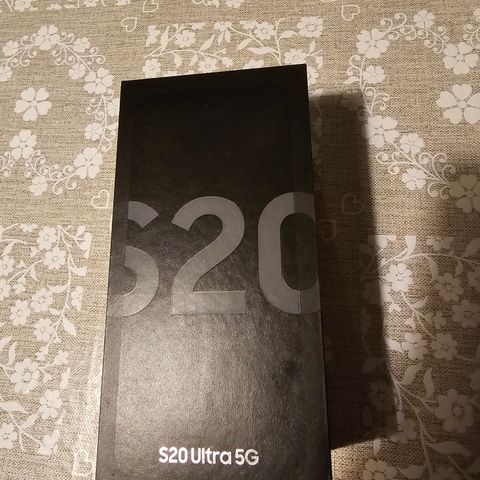 Samsung Galaxy s20 ultra og Samsung buds live