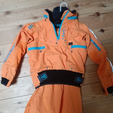 Tørrdrakt dame- Peak UK  Explorer one piece