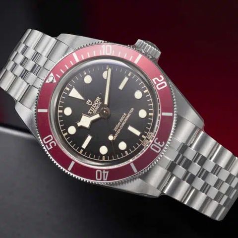 Tudor Black Bay 41 rød METAS ønskes kjøpt