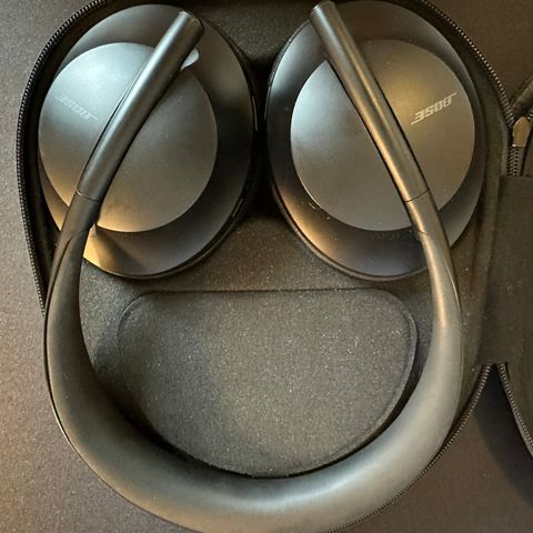 Bose NC 700.