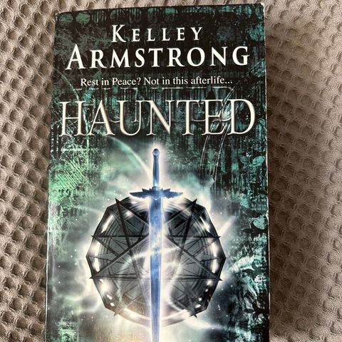 Haunted, bok 5 - Women of the Otherworld av Kelley Armstrong (engelsk)