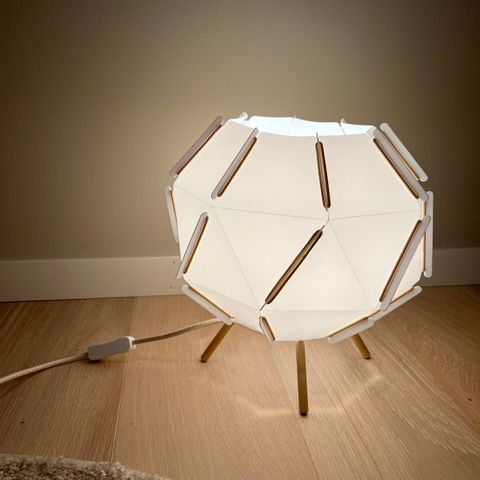 Moderne bordlampe