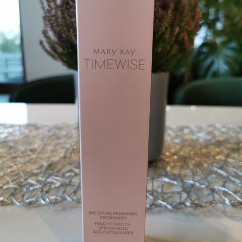 Mary Kay TimeWise Moisture Renewing  Freshener