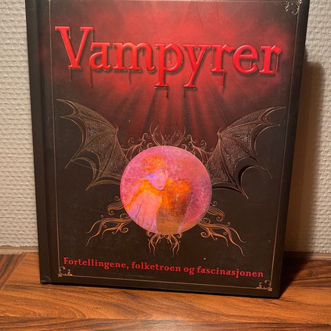 Vampyrer - fortellingene, folketroen og fascinasjonen. (Butikkpris: 199,-)